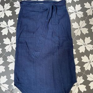 Gap denim skirt. Size XS.